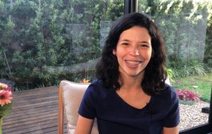 Gabriela Paiva com a proposta de ajudar as pessoas com conteúdo na prática